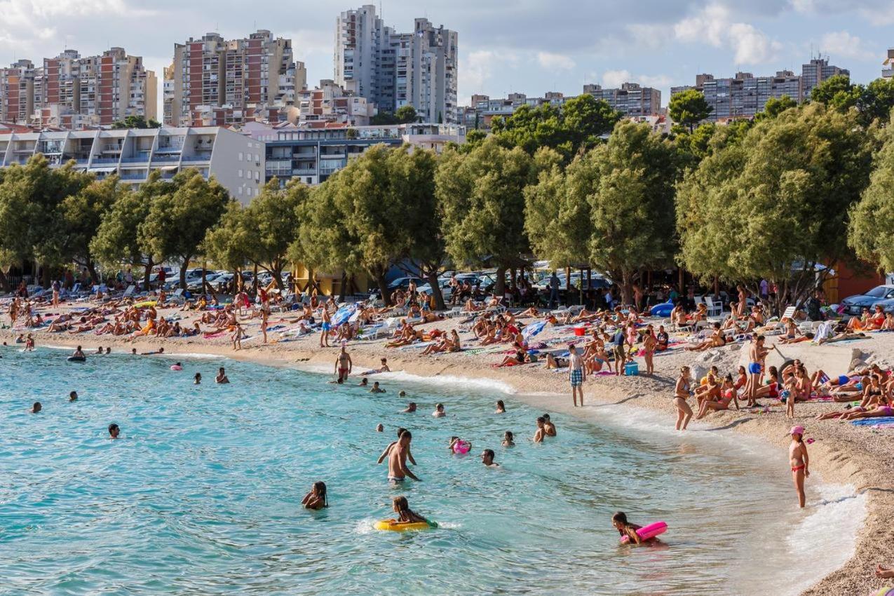 Family Friendly Apartments With A Swimming Pool Split - 12236 エクステリア 写真